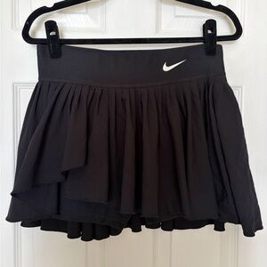 Nike Women's black Pleated Tennis/golf skirt Large